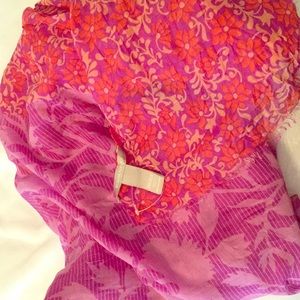 Banana Republic Beautiful silky scarf